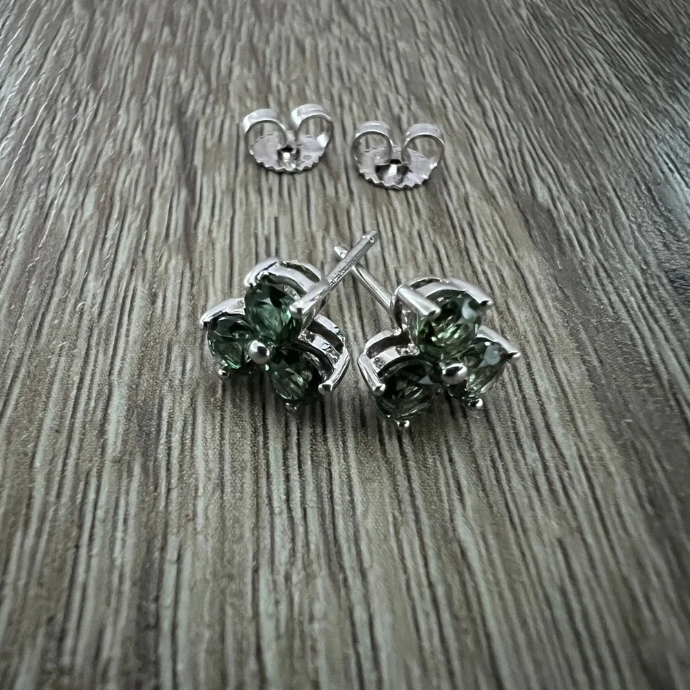 Green aria tourmaline earrings - Picture 9 of 10